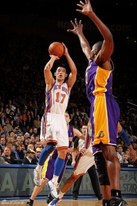 Jeremy Lin in azione contro i Lakers. Fonte: DvYang (Flick.com)