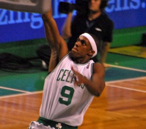 Rajon Rondo. Fonte: Eric Kilby (Wikipedia)