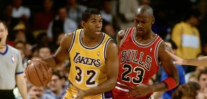 Magic Johnson. Fonte: ExclusiveAgent (Wikipedia)