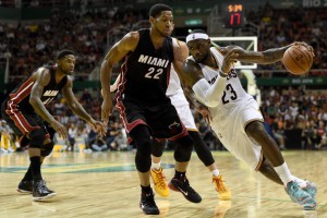 LeBron James in azione contro i Miami Heat