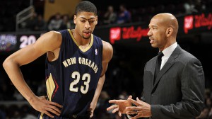 Anthony Davis a colloquio con coach Monty Williams