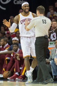 LeBron James e la discussione con gli arbitri...