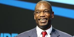 Dikembe_Mutombo_at_the_Aspire4Sport_Congress_in_Doha.