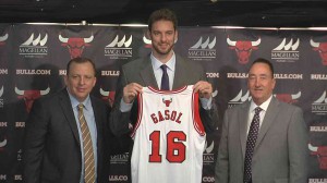 Gasol alla presentazione in maglia Bulls