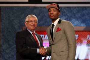 La chiamata al Draft, il commissioner Stern presenta Lillard