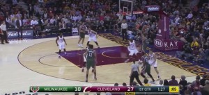 Dudley esegue un jump shot