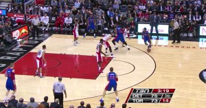 Jennings e Monroe giocano un pick and roll