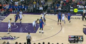 Josh Smith porta un blocco