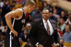 Mason Plumbee e Coach Hollins