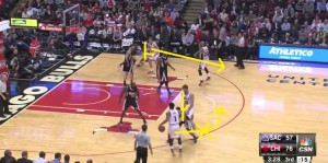 Rose e Gasol giocano un pick and roll