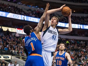 Stoudemire difende su Nowitzki