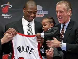 Draft 2003 : Wade assieme a Pat Riley ed il figlioletto Zaire