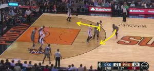 Bledsoe e Morris giocano un pick and roll