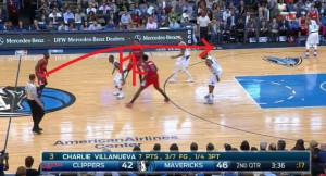 I Clippers giocano un pick and roll con doppio blocco