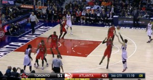 Korver prova un tiro difficile