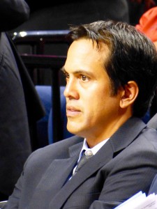 Coach Erik Spoelstra durante la partita