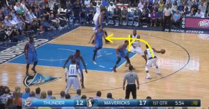 Rondo e Chandler giocano un pick and roll