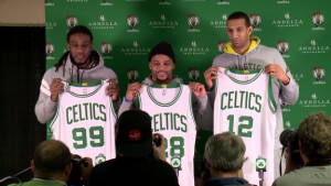 Jae Crowder, Jameer Nelson e Brandon Wright nella prima conferenza stampa con la maglia dei Celtics