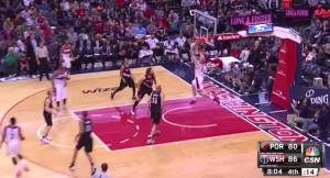 Gortat schiaccia l'alley oop