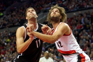 Brook e Robin Lopez a duello.