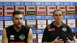 Pietro Aradori e coach Recalcati in sala stampa