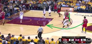 Gasol e Rose giocano un pick and roll