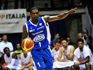 Darius Johnson-Odom chiama uno dei tanti schemi di attacco di coach Sacripanti