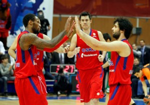 Milos Teodosic e Aaron Jackson battono un "dieci"