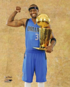 dallas-mavericks-jason-terry-with-the-championship-trophy