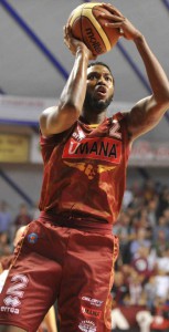 Julian Stone: bella prova dell'americano di Venezia che chiude con 11 punti e 13 rimbalzi.