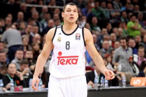 Jonas Maciulis è grande protagonista dei primi due quarti con 9 punti.