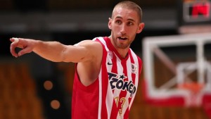 Matt Lojeski ci ha provato a tenere in partita l'Olympiacos, ma non sono bastati i suoi 17 punti per la vittoria finale.