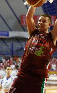 Spencer Nelson a canestro