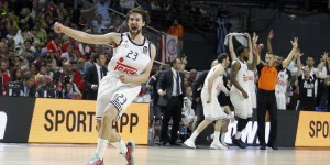 Llull che festeggia in maglia Real