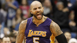 Carlos Boozer con la casacca dei Los Angeles Lakers.