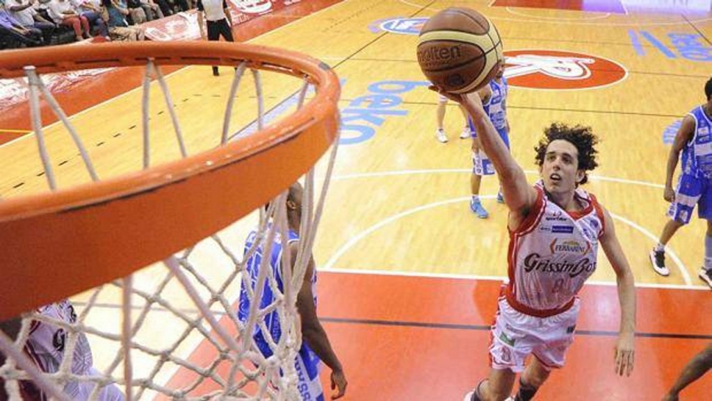 Amedeo Della Valle e la Grissin Bon alla caccia del tricolore.
