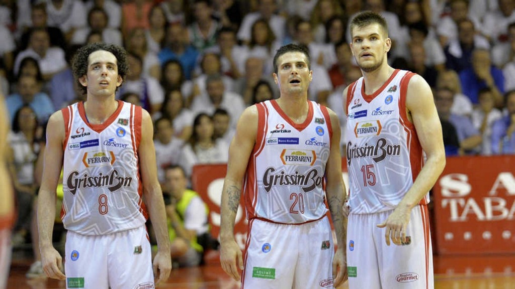 Finale Scudetto 2015. La Grissin Bon incredula davani allo show di Logan in Gara 3.