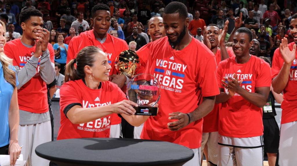 Simmons festeggia la vittoria in Summer League