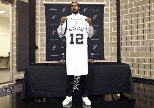 Presentazione di LaMarcus Aldridge in maglia Spurs
