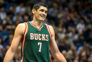 Ecco Ersan Ilyasova con la maglia numero 7 dei Milwaukee Bucks