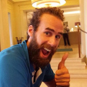 Il primo piano sorridente del capitano