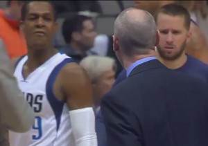 Rajon Rondo durante uno scontro verbale con il suo ex head coach Rick Carlisle