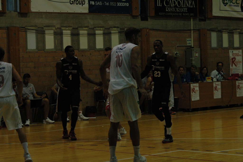 Gli MVP della gara: Pechacek (Reggio Emilia) e Sutton (Trento).