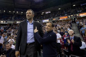 Vivek Ranadive insieme a Vlade Divac.