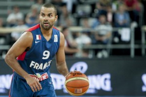 Tony Parker in azione con la maglia della nazionale Francese