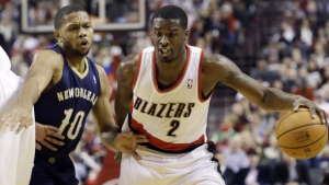 Wesley Matthews ( ai tempi dei Portland Trail Blazers) in azione contro Eric Gordon