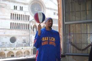 Zeus a Cremona, una delle tante città toccate nel tour 