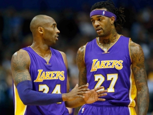 Jordan Hill con Kobe Bryant ai tempi dei Lakers
