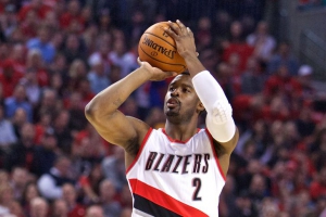 Matthews mentre si appresta a tirare da tre punti