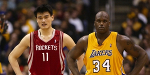 Shaquille O'Neal e Yao Ming.